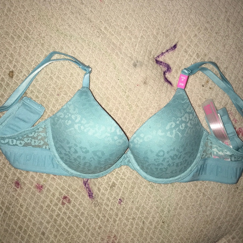 cute blue leopard print VSPINK bra!